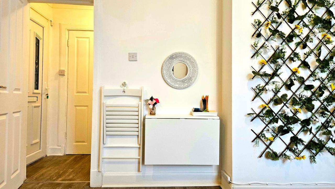 The Ferns - Shared Garden Apartment With Parking Darvel Exterior foto