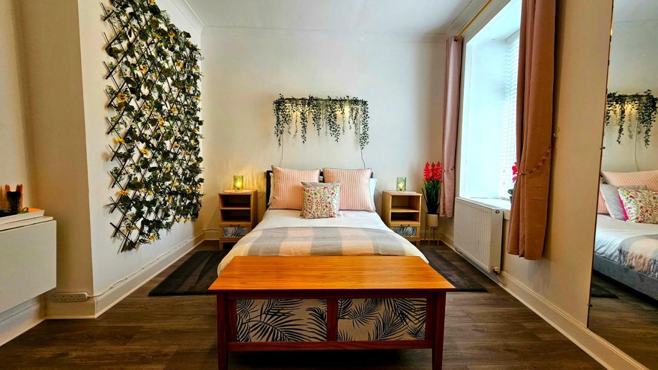 The Ferns - Shared Garden Apartment With Parking Darvel Exterior foto